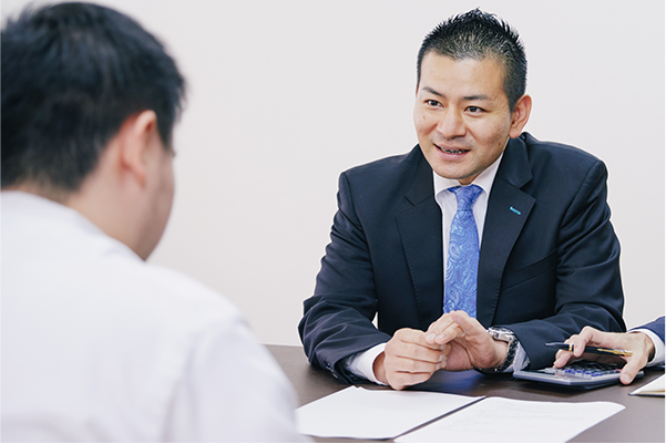 営業スタッフは10年以上の不動産業界経験者&宅地建物取引士